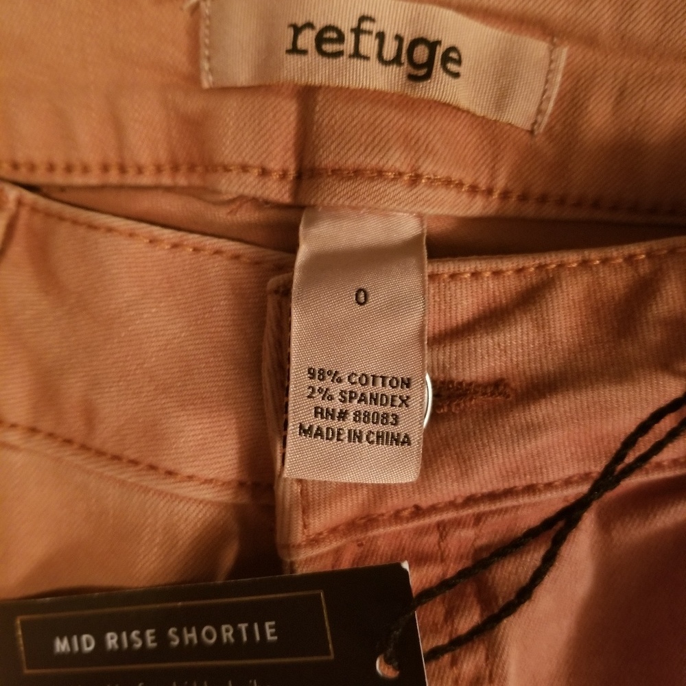 SHORTS - Picture 3 of 3